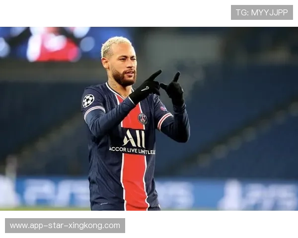 巴黎夜空帽子戏法，球场变成明星秀场